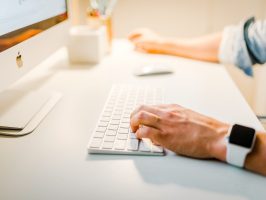 seo at desk working